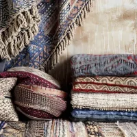 stack-old-blankets-with-red-blue-pattern_1261236-20280